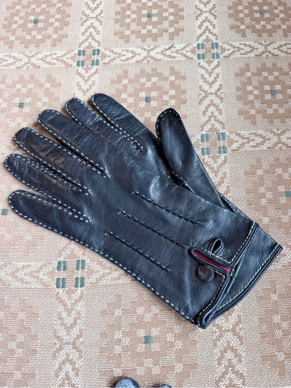 Cole Haan Black Leather Gloves Size 7 Contrast Stitch Snap Wrist Women’s
